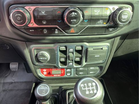 Used 2023 Jeep Wrangler Unlimited Rubicon AWD/4WD image 28
