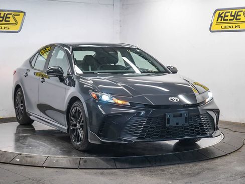Used 2025 Toyota Camry SE image 5