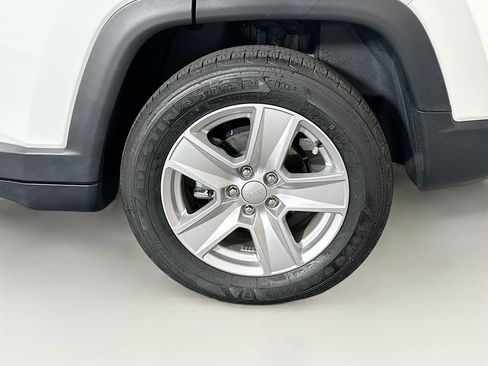 Used 2022 Jeep Compass Latitude FWD image 11