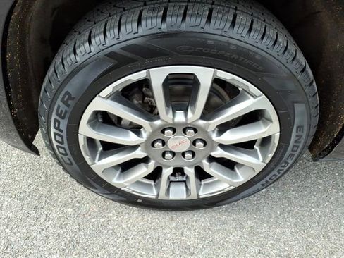 Used 2021 GMC Acadia Denali w/ Denali Technology Package image 11