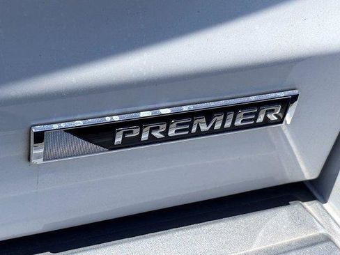 Used 2018 Chevrolet Suburban Premier AWD/4WD image 10