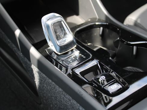 New 2026 Volvo XC40 B5 Plus w/ Protection Package Premier image 27