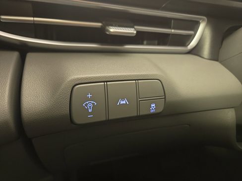 Used 2023 Hyundai Elantra SEL image 25