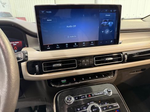 Used 2022 Lincoln Nautilus FWD w/ Premium Package image 17