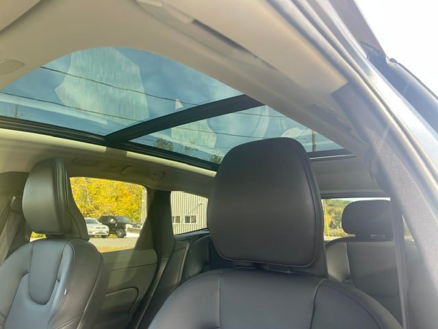 Used 2024 Volvo XC60 B5 Core w/ Protection Package Premier AWD/4WD image 17