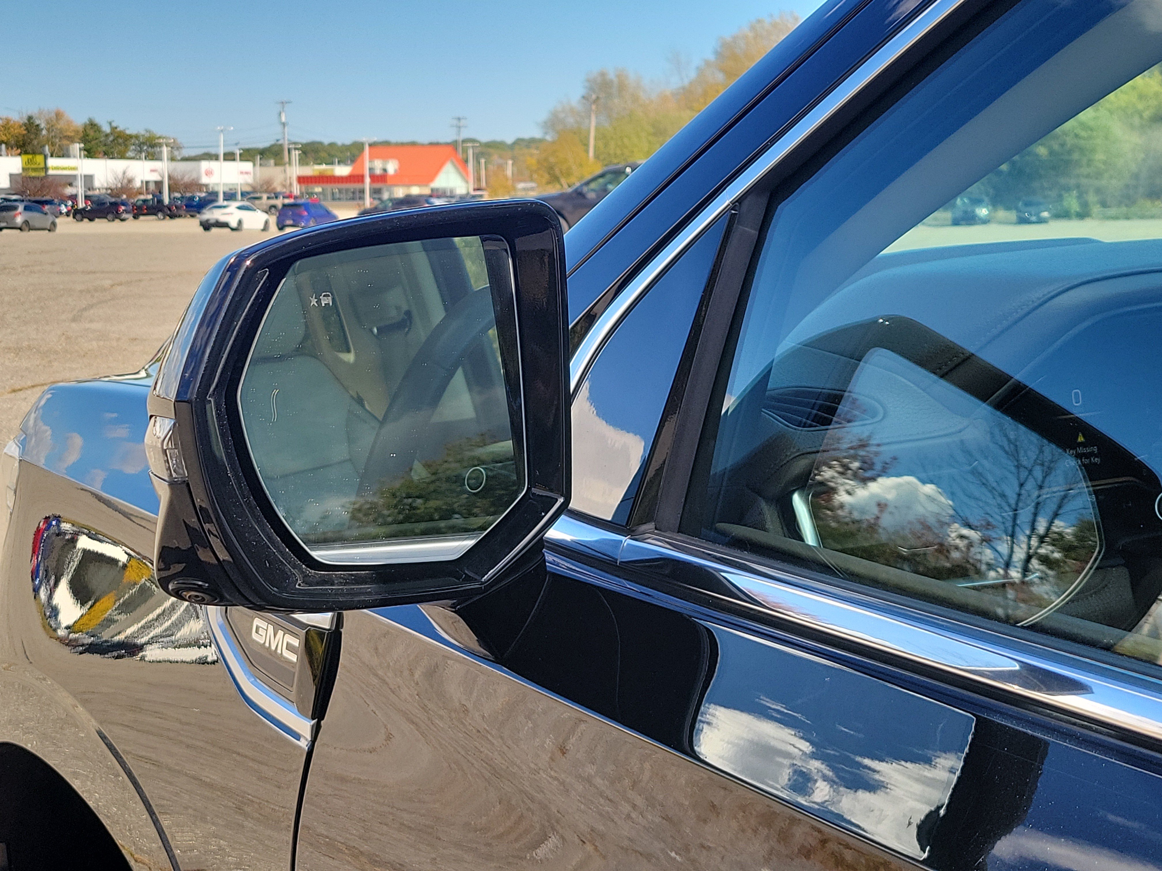 Used 2023 GMC Yukon Denali AWD/4WD image 10