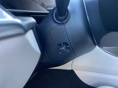 Used 2025 Mercedes-Benz GLC 300 4MATIC image 12