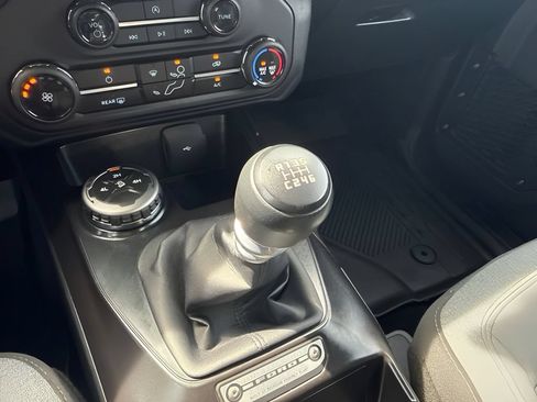 Used 2025 Ford Bronco 2-Door AWD/4WD image 9