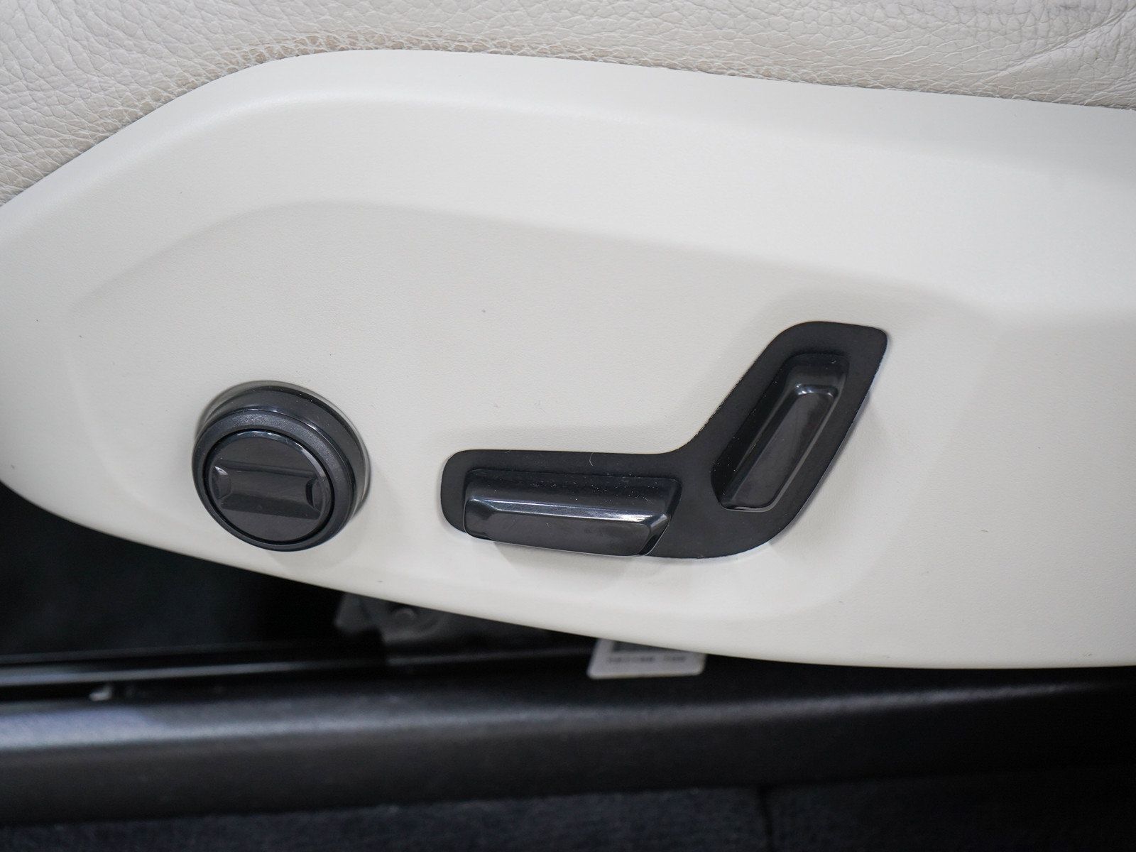Used 2023 Volvo XC90 B6 Plus w/ Protection Package Premier AWD/4WD image 27