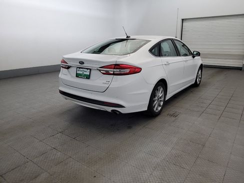 Used 2017 Ford Fusion SE w/ Fusion SE Technology Package FWD image 9