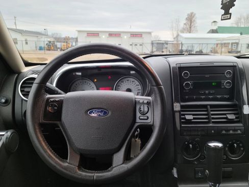 Used 2010 Ford Explorer Sport Trac XLT image 10