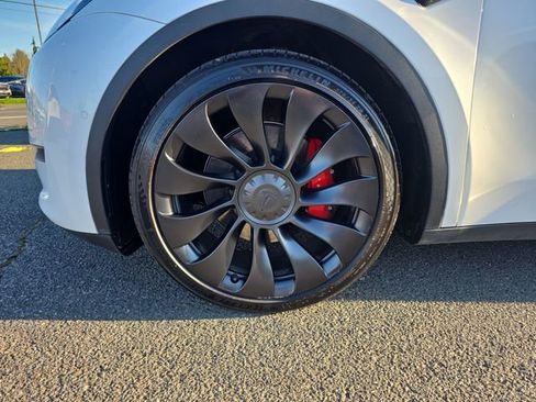 Used 2022 Tesla Model Y Performance image 29