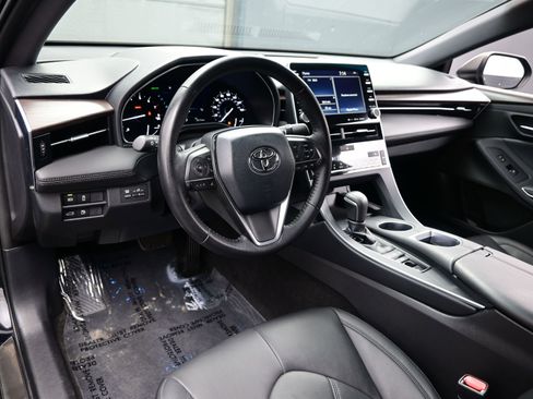 Used 2019 Toyota Avalon XLE image 13