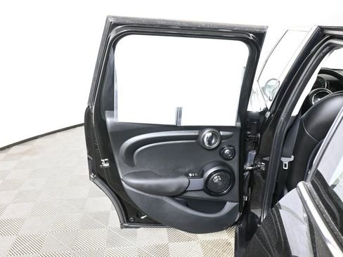 Used 2016 MINI Cooper 4-Door Hardtop image 26