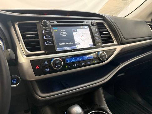Used 2017 Toyota Highlander SE image 14