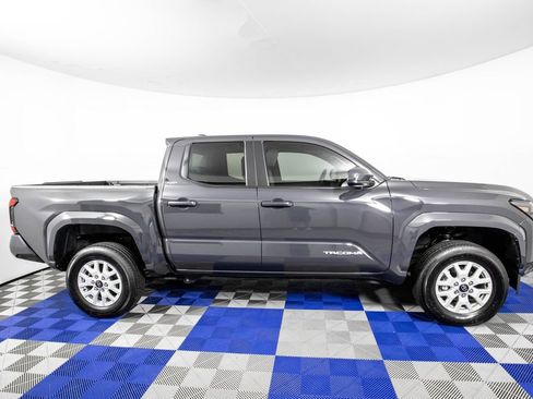 Used 2025 Toyota Tacoma SR5 image 4