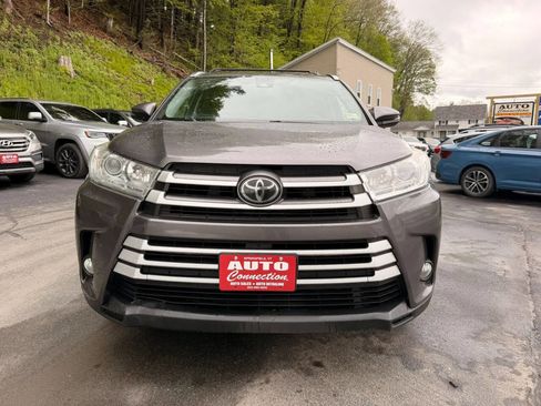 Used 2017 Toyota Highlander XLE AWD/4WD image 2