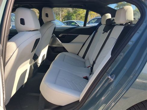 New 2025 BMW 530i image 14