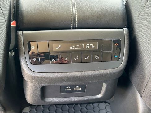 Used 2022 Nissan Pathfinder SV FWD image 21
