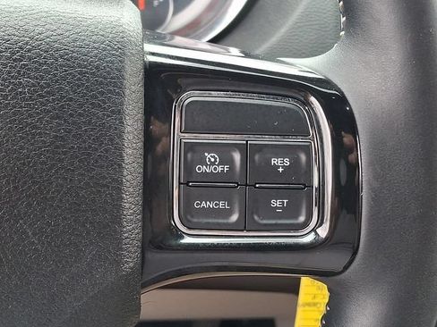 Used 2016 Dodge Grand Caravan SXT FWD image 24