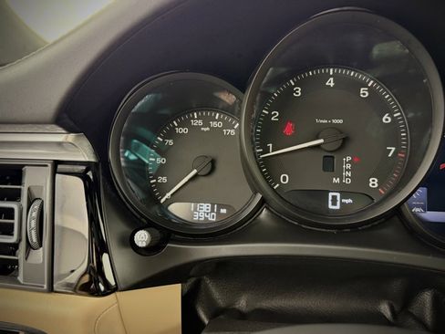 Used 2024 Porsche Macan image 24