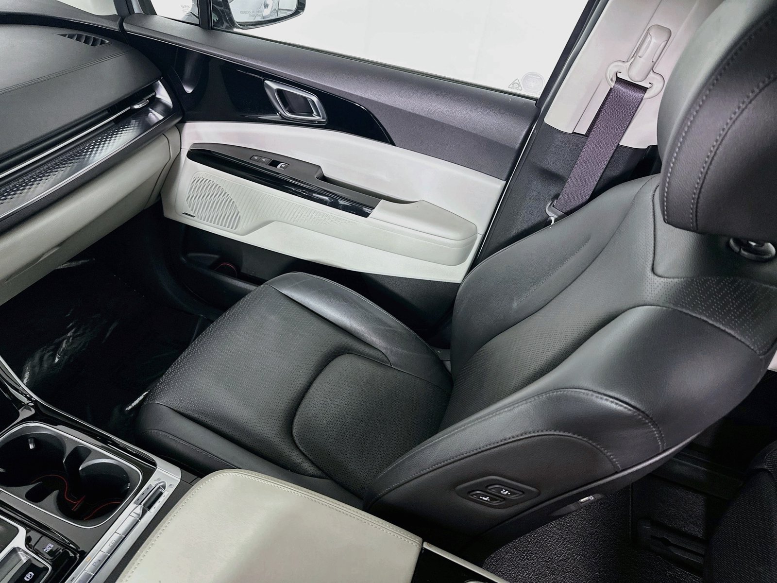 Used 2022 Kia Carnival SX FWD image 24