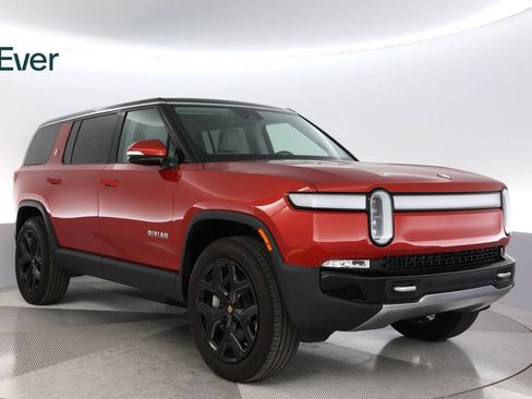 Used 2024 Rivian R1S Adventure Dual AWD/4WD image 12
