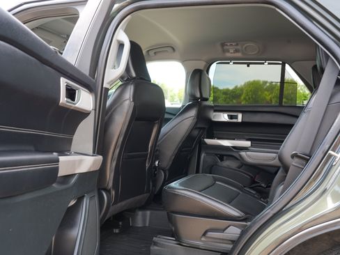 Used 2024 Ford Explorer Limited w/ Limited Technology Package AWD/4WD image 22