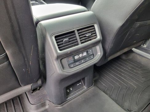 Used 2024 Volkswagen Atlas SEL Premium R-Line image 32