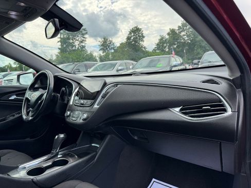 Used 2018 Chevrolet Malibu LT FWD image 19