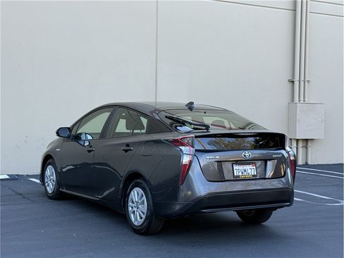 Used 2016 Toyota Prius Two FWD image 4