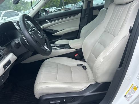 Used 2018 Honda Accord Touring image 9