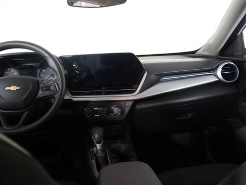 Used 2025 Chevrolet Trax LS image 30