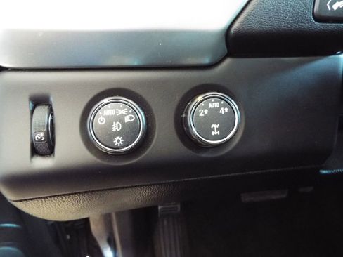 Used 2015 Chevrolet Suburban LTZ image 11