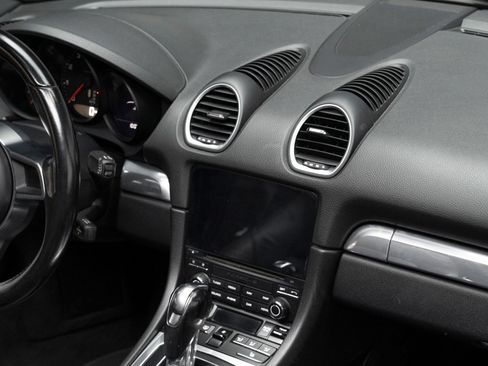 Used 2022 Porsche 718 Boxster RWD image 36