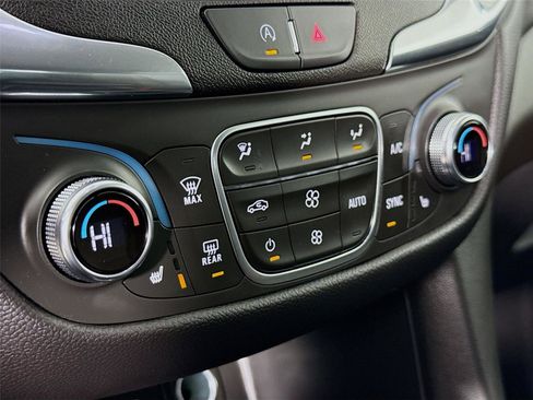 Used 2024 Chevrolet Equinox LT image 15