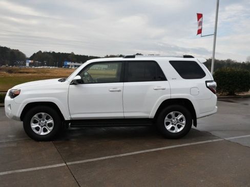 Used 2024 Toyota 4Runner SR5 image 2