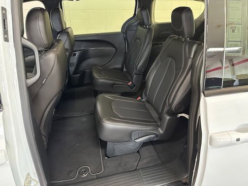 New 2026 Chrysler Pacifica Select image 37