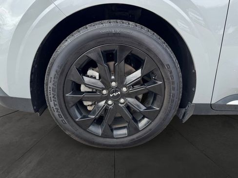 Used 2023 Kia Carnival SX Prestige image 14