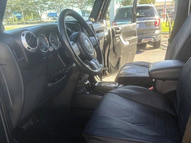 Used 2014 Jeep Wrangler Unlimited Sahara w/ Dual Top Group AWD/4WD image 11