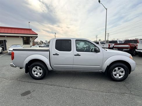 Used 2012 Nissan Frontier SV w/ SV Premium Utility Pkg image 4