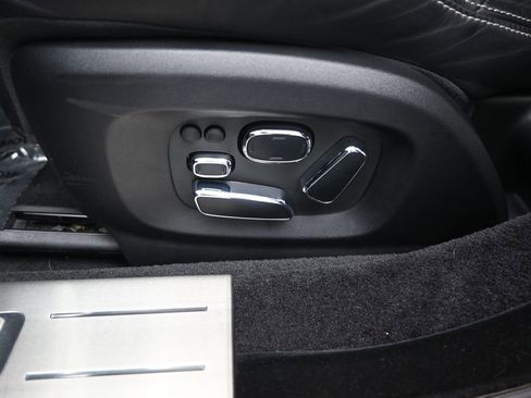 Used 2011 Jaguar XJ L image 10