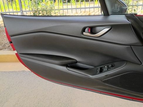 Used 2020 MAZDA MX-5 Miata Sport RWD image 44
