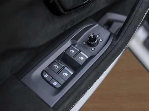 Used 2024 Lamborghini Urus Performante image 27