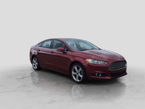 Used 2016 Ford Fusion SE FWD image 2