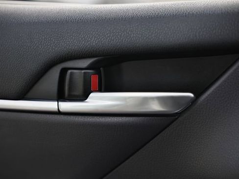 Used 2019 Toyota Camry LE FWD image 15
