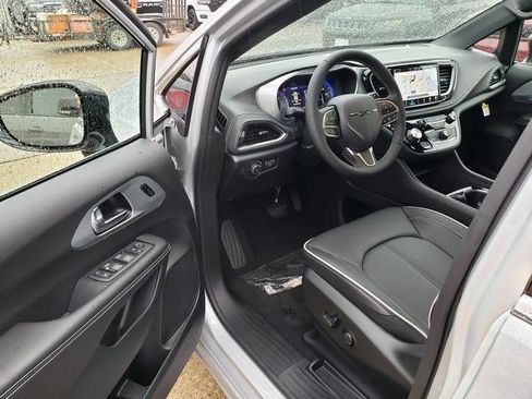 New 2026 Chrysler Pacifica Limited w/ Trailer Tow Group image 6