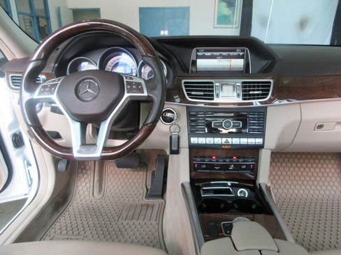 Used 2014 Mercedes-Benz E 550 4MATIC Sedan image 44