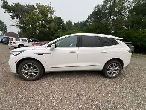 Used 2024 Buick Enclave Essence w/ Experience Buick Package AWD/4WD image 9
