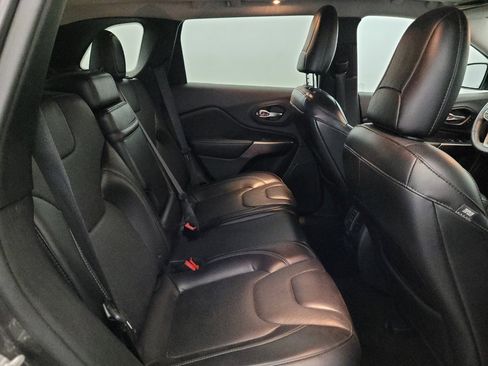 Used 2019 Jeep Cherokee Limited w/ Trailer Tow Group AWD/4WD image 19